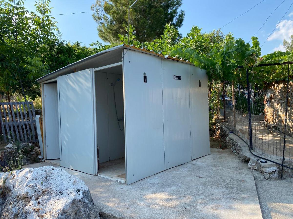 Pine Side Camp Hotel Himare Exterior foto